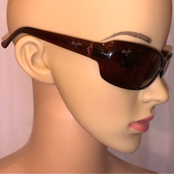 21) MAUI JIM Lagoon wrap SUNGLASSES w/case